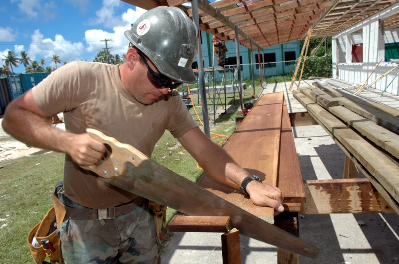 menuisier-CALLAS-min_worker_construction_building_carpenter_male_job_build_helmet-893290